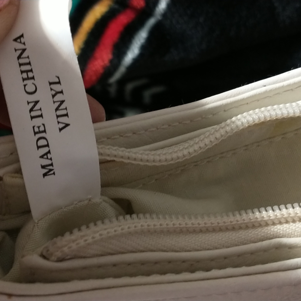 NWOT - Small White Vinyl Bag w/wallet - Picture 12 of 12